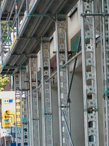 Eingerüstetes Wohnhaus